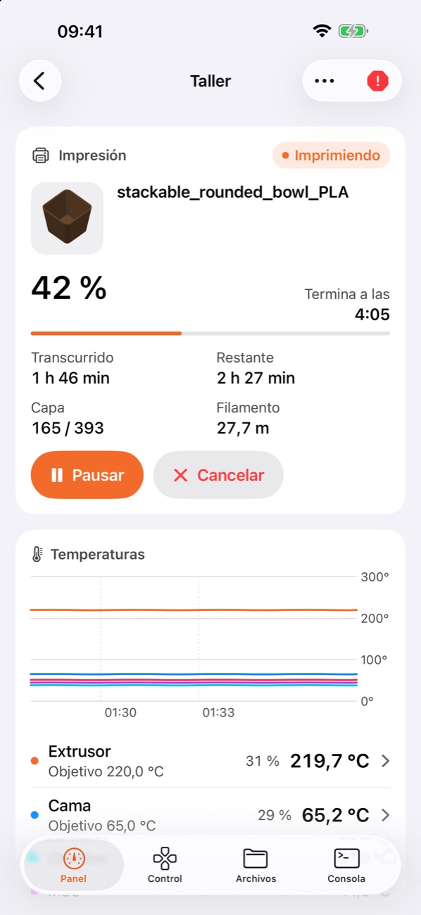 Impresión al 42 por ciento con la hora de fin, la capa, el filamento y una gráfica de temperaturas