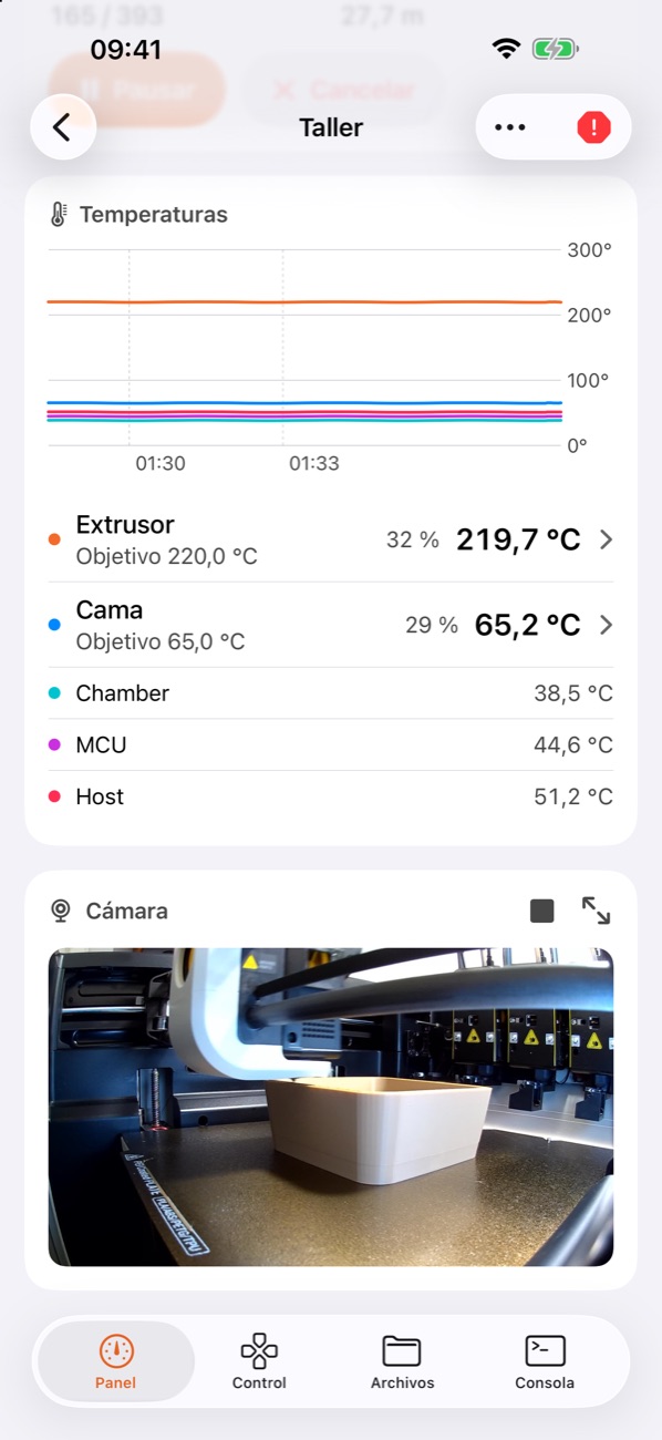 La webcam de la impresora mientras imprime un cuenco